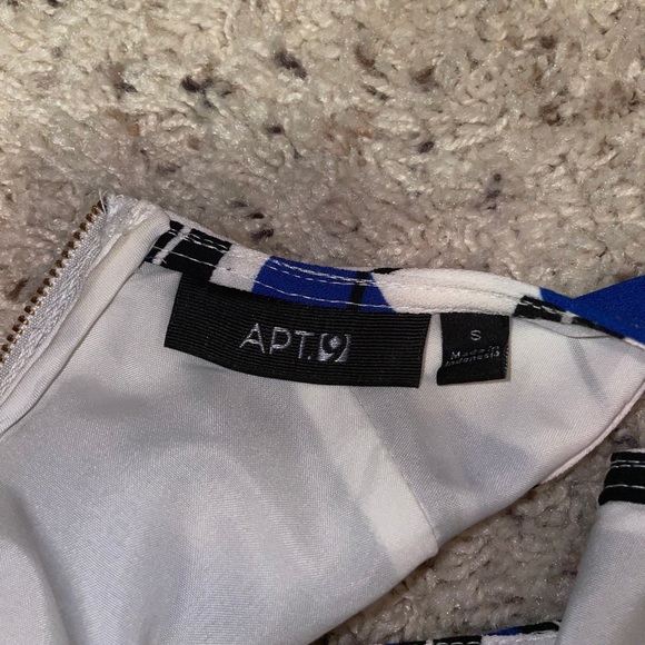 Apt dress - Picture 3 of 3